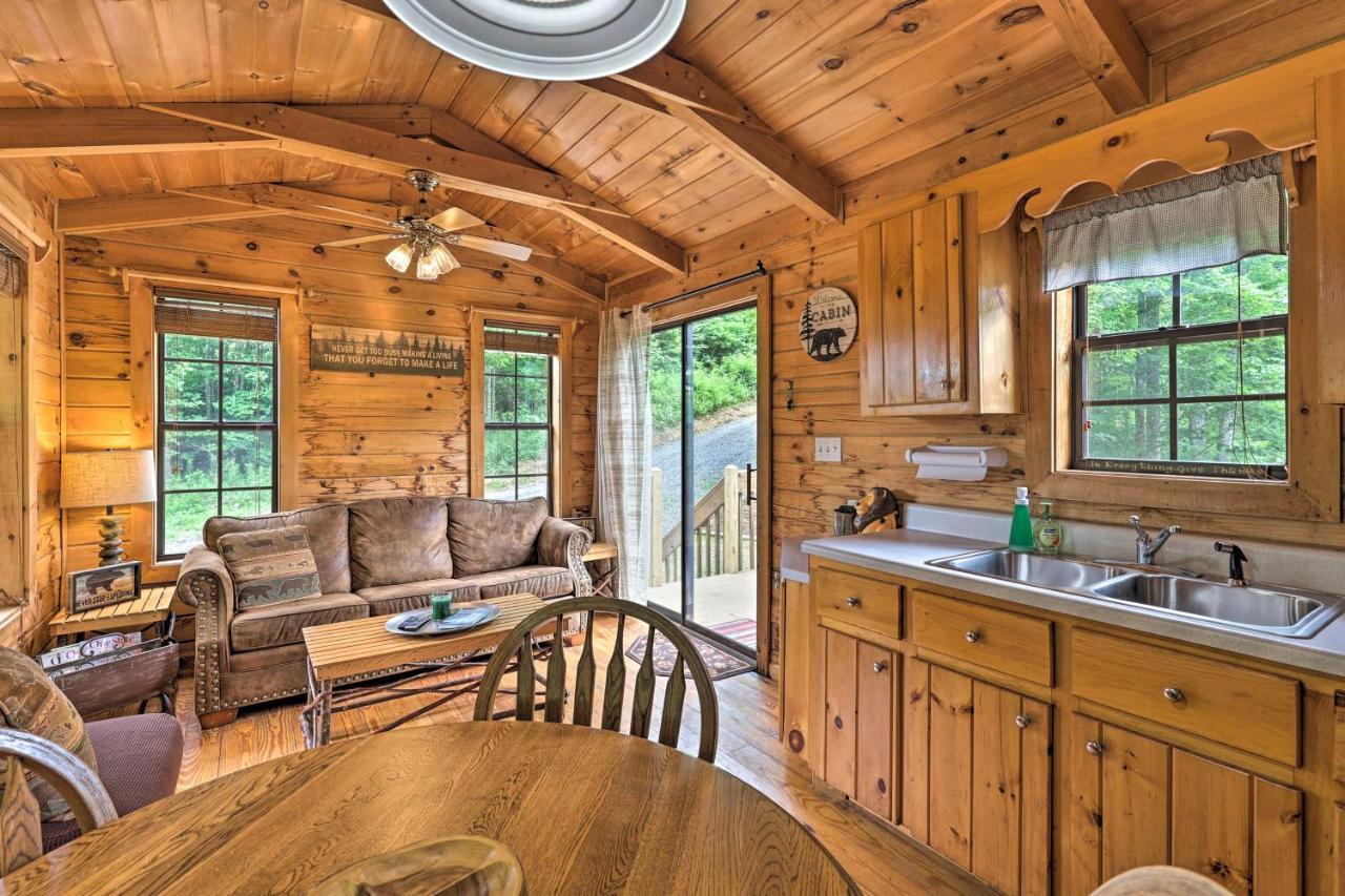 Quaint Log Cabin With Views Near West Jefferson Warrensville Exterior photo