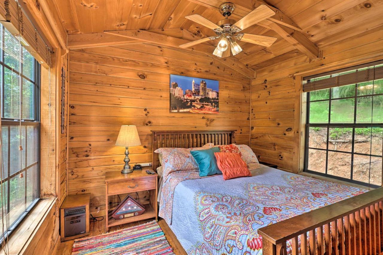 Quaint Log Cabin With Views Near West Jefferson Warrensville Exterior photo